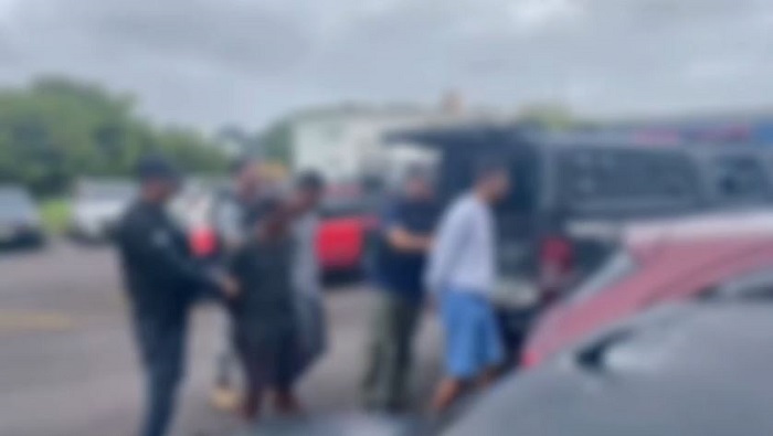 Trio que vendia drogas pela janela de casa é preso na zona leste de Manaus2