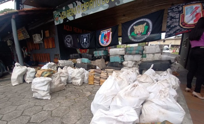 VÍDEOS 13 pessoas são presas e quase 3 toneladas de drogas são apreendidas no AM