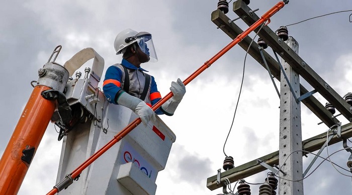 Manutenção vai deixar bairros e ramais sem energia nesta terça-feira em Manaus