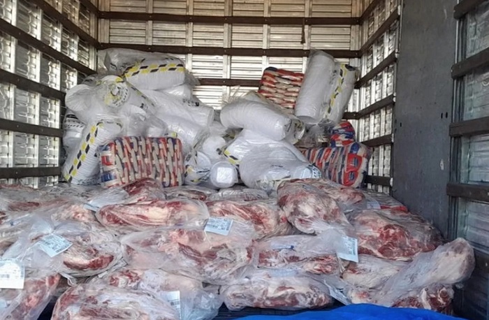 Caminhão com meia tonelada de carne estragada é apreendido na BR-174