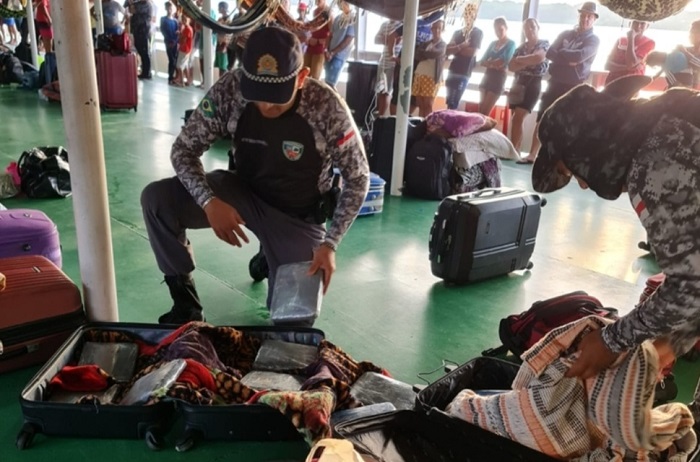 Droga avaliada em mais de R$ 500 mil é apreendida em embarcação no AM