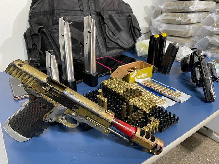 Dupla envolvida em roubos, furtos e tráfico de drogas é presa em Manaus2