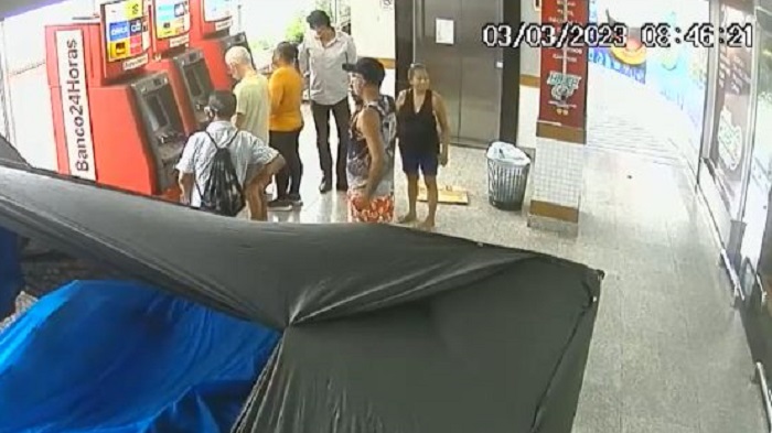 Idosa perde R$ 17 mil com golpe na fila de caixa eletrônico em Manaus; veja
