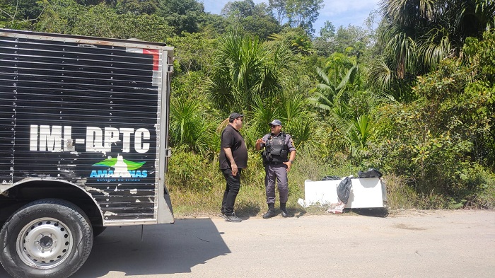 Corpo de homem é encontrado enrolado em sacos plásticos dentro de geladeira em Manaus