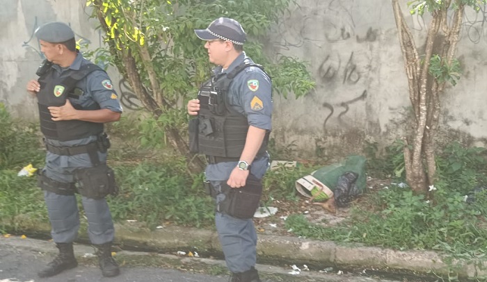 Corpo esquartejado é encontrado espalhado em calçada de Manaus