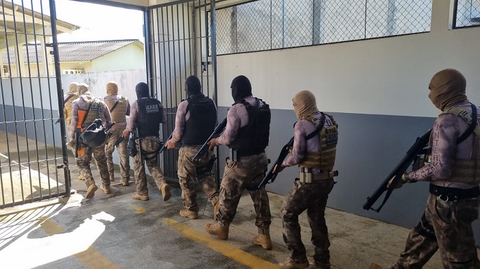 Rebelião em presídio de segurança máxima deixa um policial penal ferido enquanto outro é feito refém 67