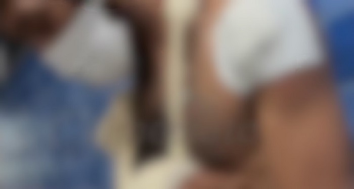 Homem tem o dedo decepado pelo ‘Tribunal do Crime’ e consegue fugir antes de ser executado