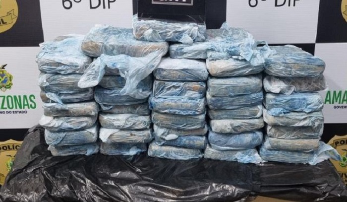 Polícia prende homem com drogas escondidas em lancha no porto de Manaus