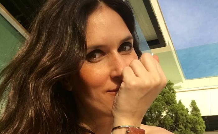 Sabine Boghici, artista que deu golpe na mãe, morre ao cair de prédio