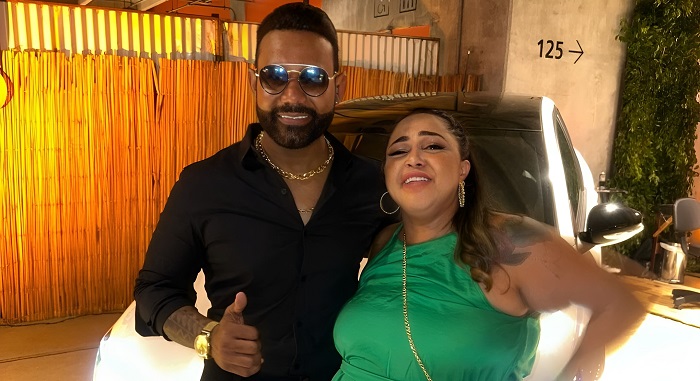 ‘Realmente achava que era o Pablo’, diz Magrinha Ellen ao chorar para sósia do cantor em show