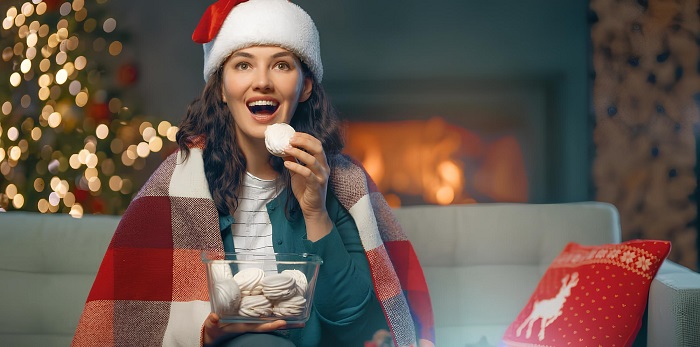 Empresa oferece R$12 mil para quem maratonar filmes de Natal