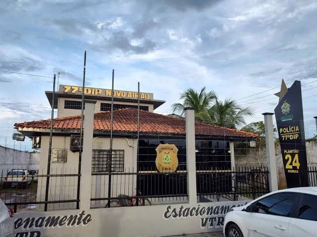 Polícia prende mulher que deixava o primo em cárcere privado, não o alimentava e pegava benefício dele