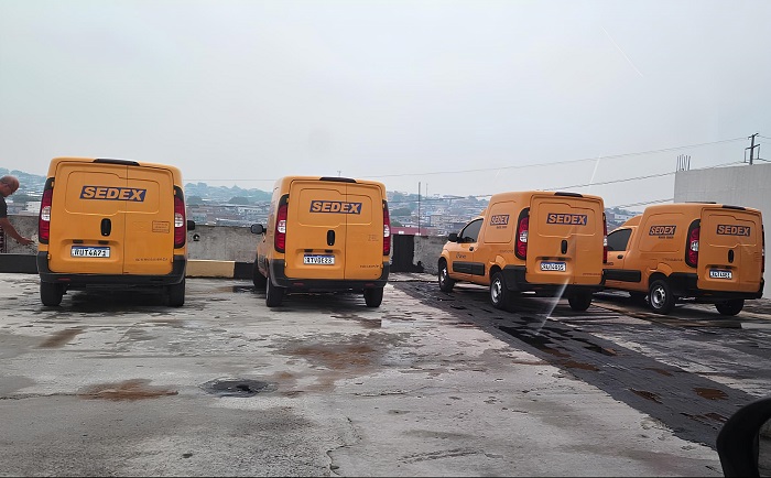 Veículos roubados que prestavam serviços para os Correios são recuperados em Manaus