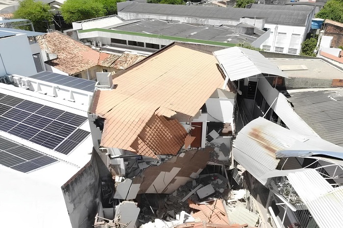 Prédio desaba e mata três pessoas em Aracaju; Corpo de Bombeiros seguem em busca de vítimas