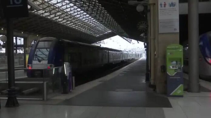 2024-07-26T073820Z_1_LOP200126072024RP1_RTRMADP_BASEIMAGE-960X540_OLYMPICS-2024-RAILWAYS-VANDALISM