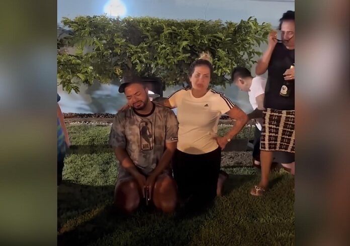 Hytalo Santos surge em igreja após operação policial e recebe orações