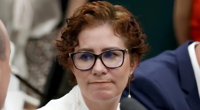 Justiça italiana mantém prisão de Carla Zambelli, e extradição ao Brasil pode ser próxima etapa