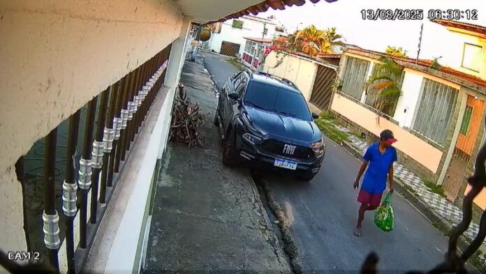 VEJA! Câmeras registram homem furtando lixeira em rua deserta do bairro Japiim 2