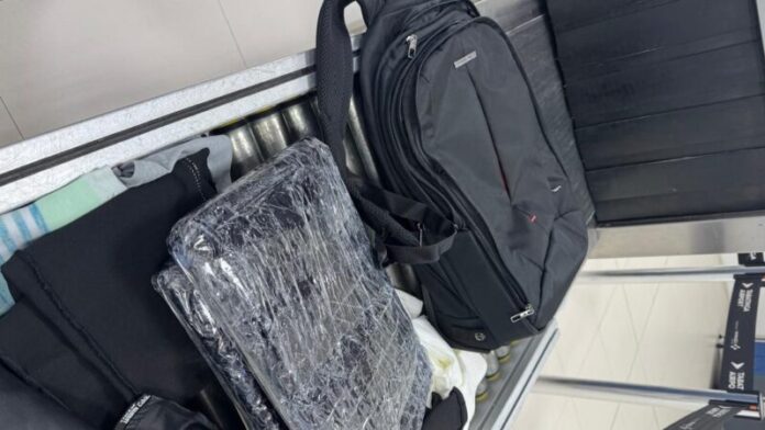 PF-prende-colombianos-no-Aeroporto-de-Tabatinga-com-mais-de-64-kg-de-cocaina-2-rotated