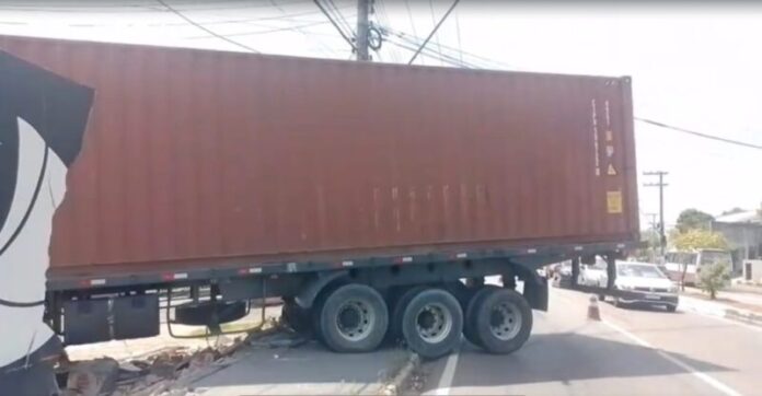 carreta-transito-manaus-1024x532