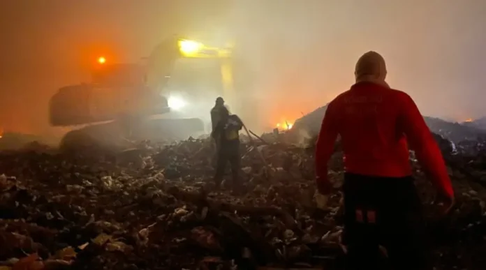 Incendio-no-lixao-de-Manacapuru-chega-ao-3o-dia-e-atinge-mata-e-plantacoes-1